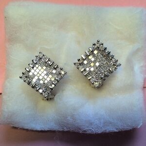 Important 14k White Gold Diamond Earrings